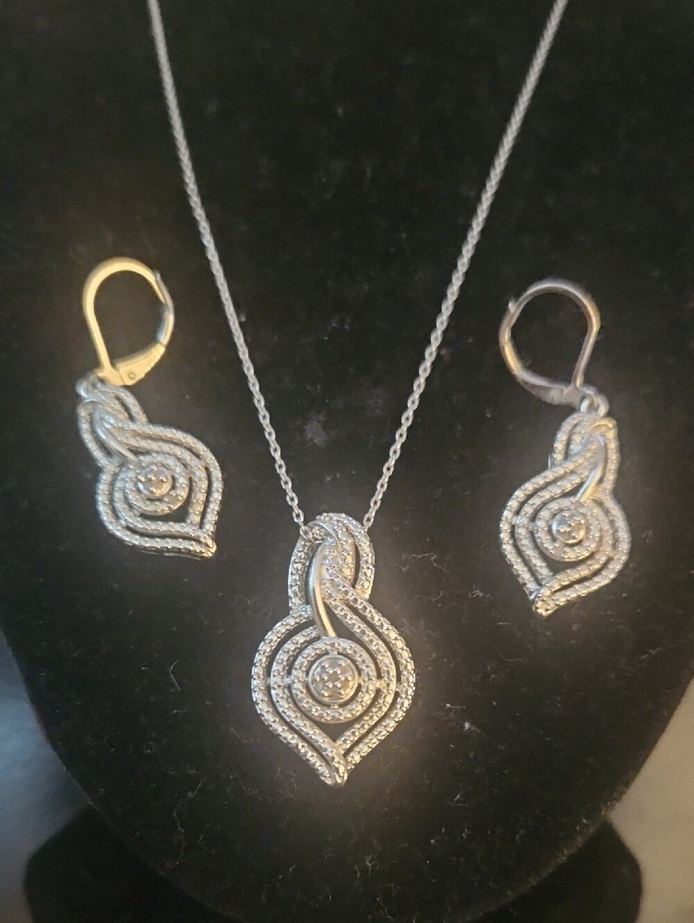 BR KRN Silver Tone Gemstone Pendant Necklace and Earrings Set Jewelry Elegant